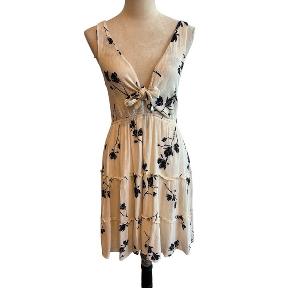 Illa Illa White Black Rose Print Front Tie Tiered Babydoll Dress Smocked Medium - Picture 1 of 10